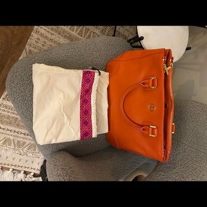 Tory Burch Robinson Tote (Pre owned)